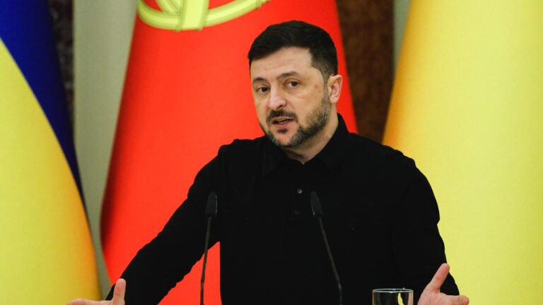 1211147-thumb-full-720-211225colloquizelensky